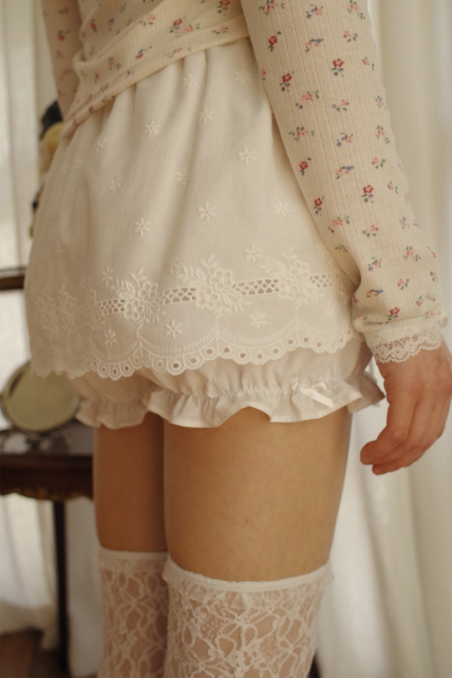 Skirt Layered Bubble Shorts (White)