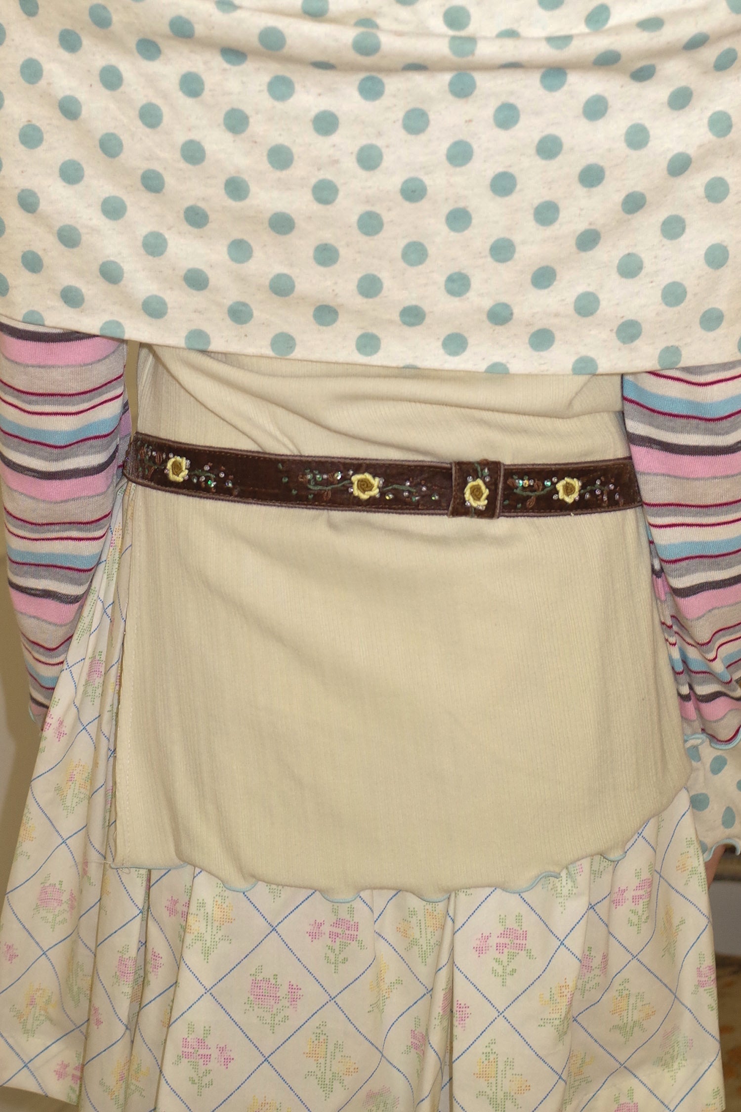 Velvet flower embroidery belt