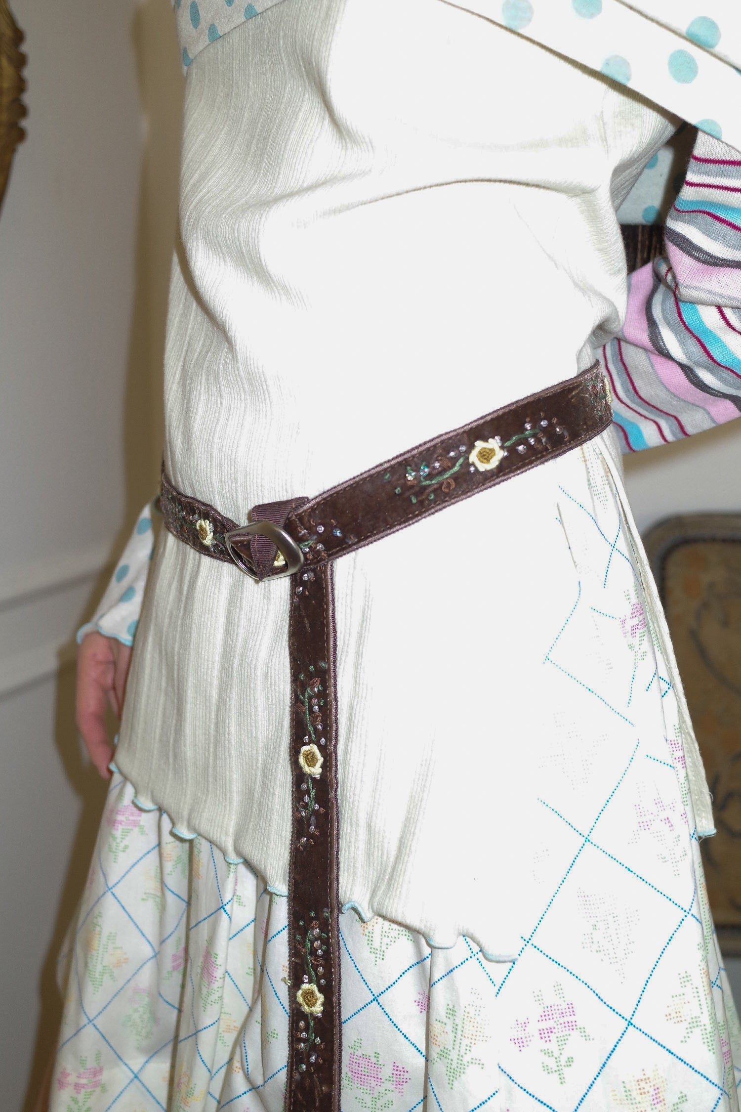 Velvet flower embroidery belt