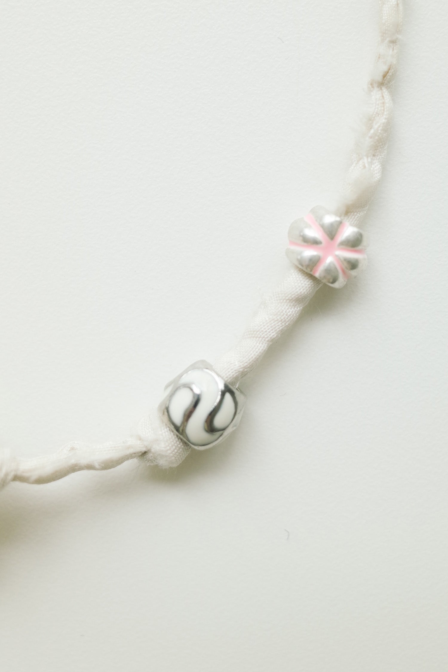 Glass & silk choker
