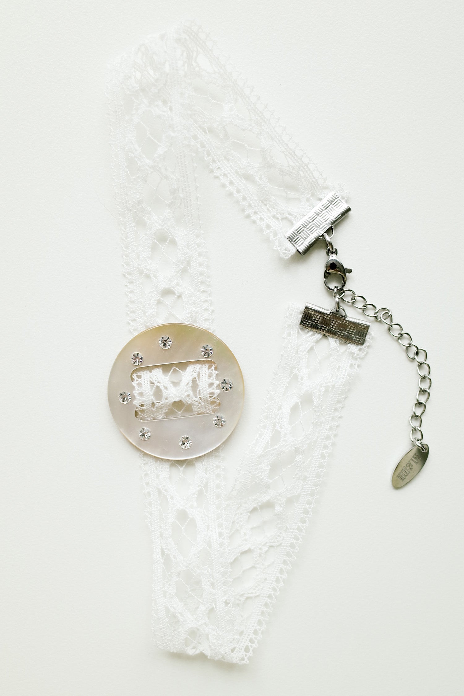 Jagae lace choker
