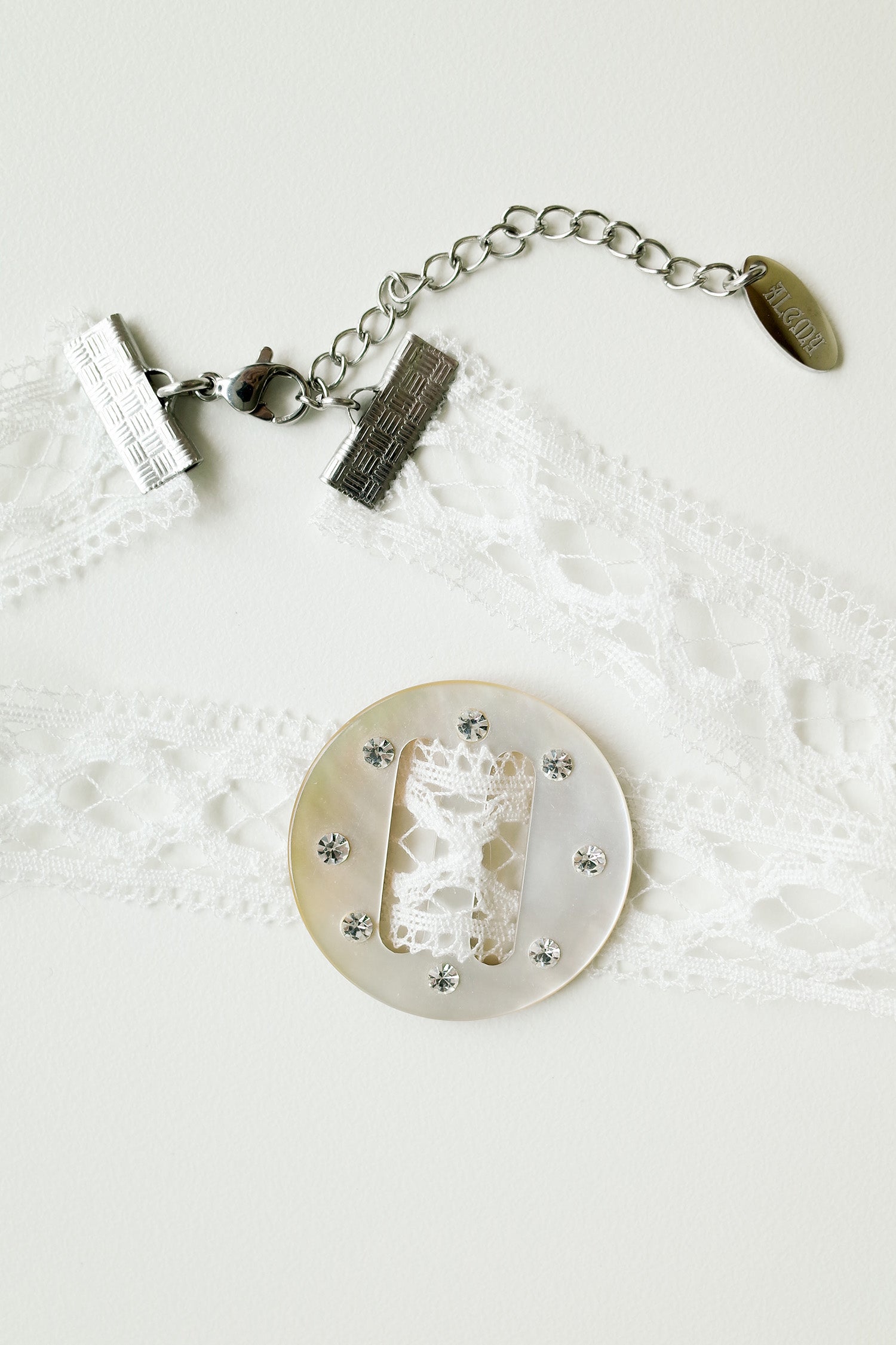 Jagae lace choker