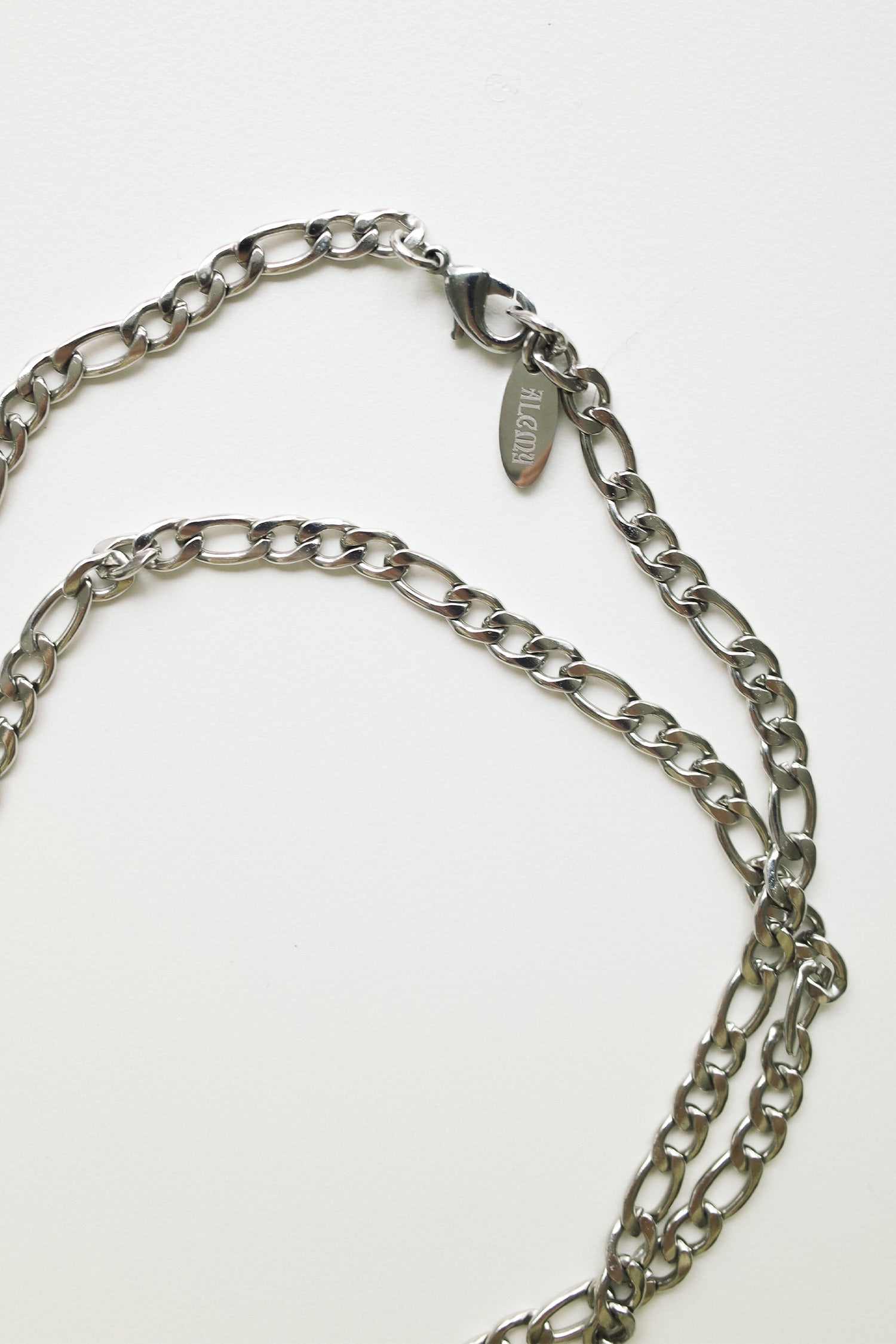 Jagae cross necklace
