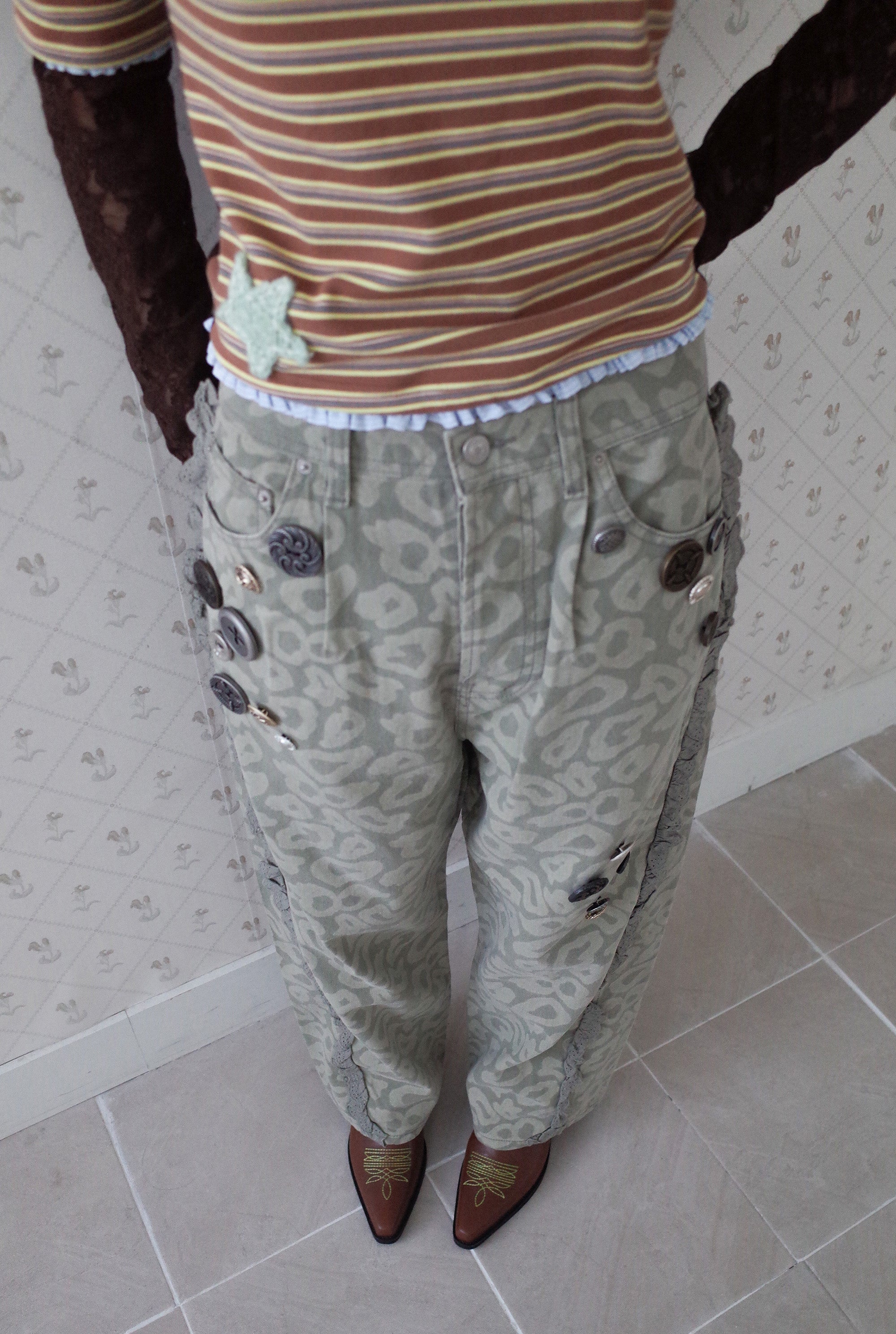 So many buttons leopard pants khaki