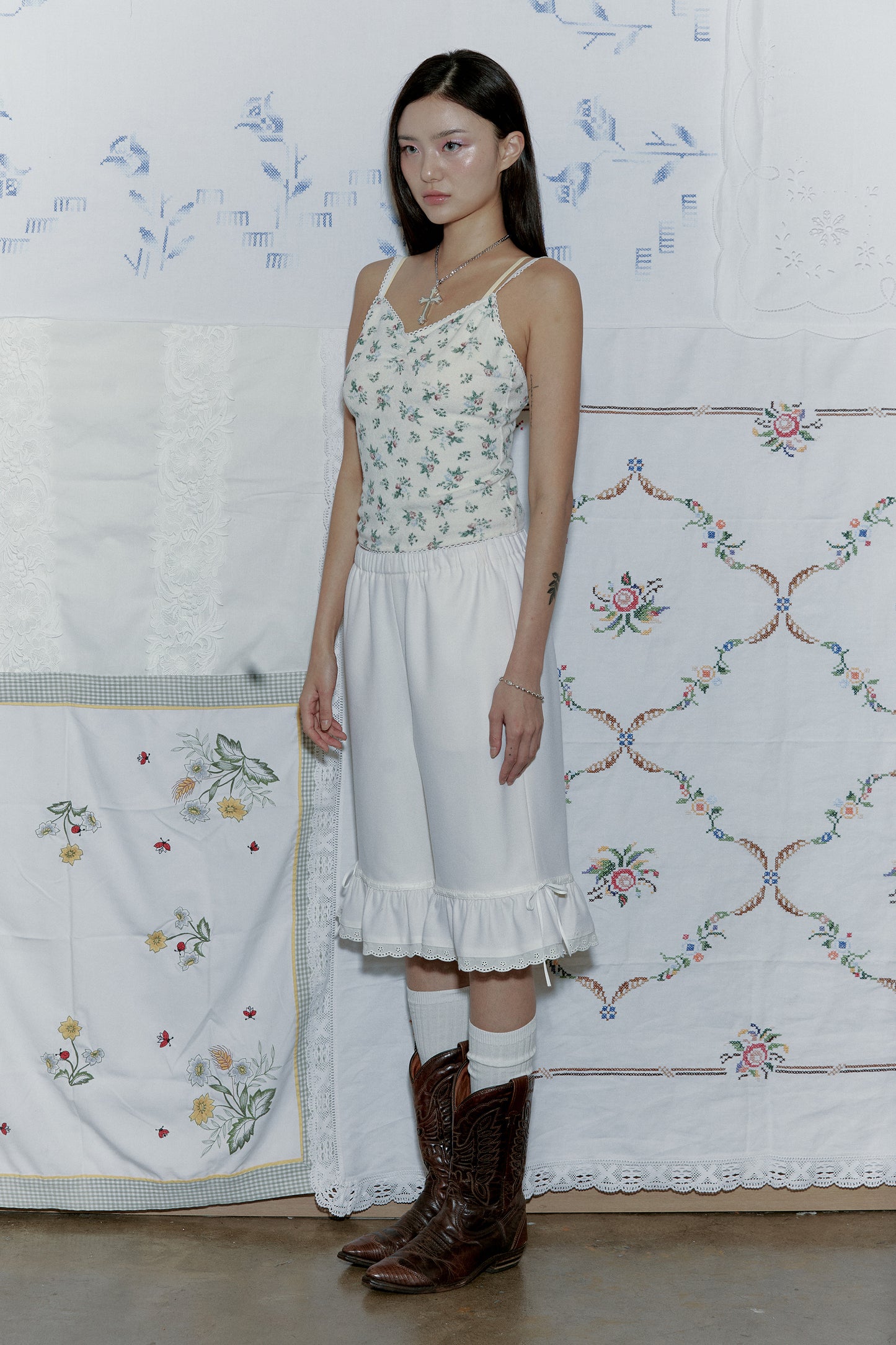 Wool Bloomer Bermuda Pants (White)