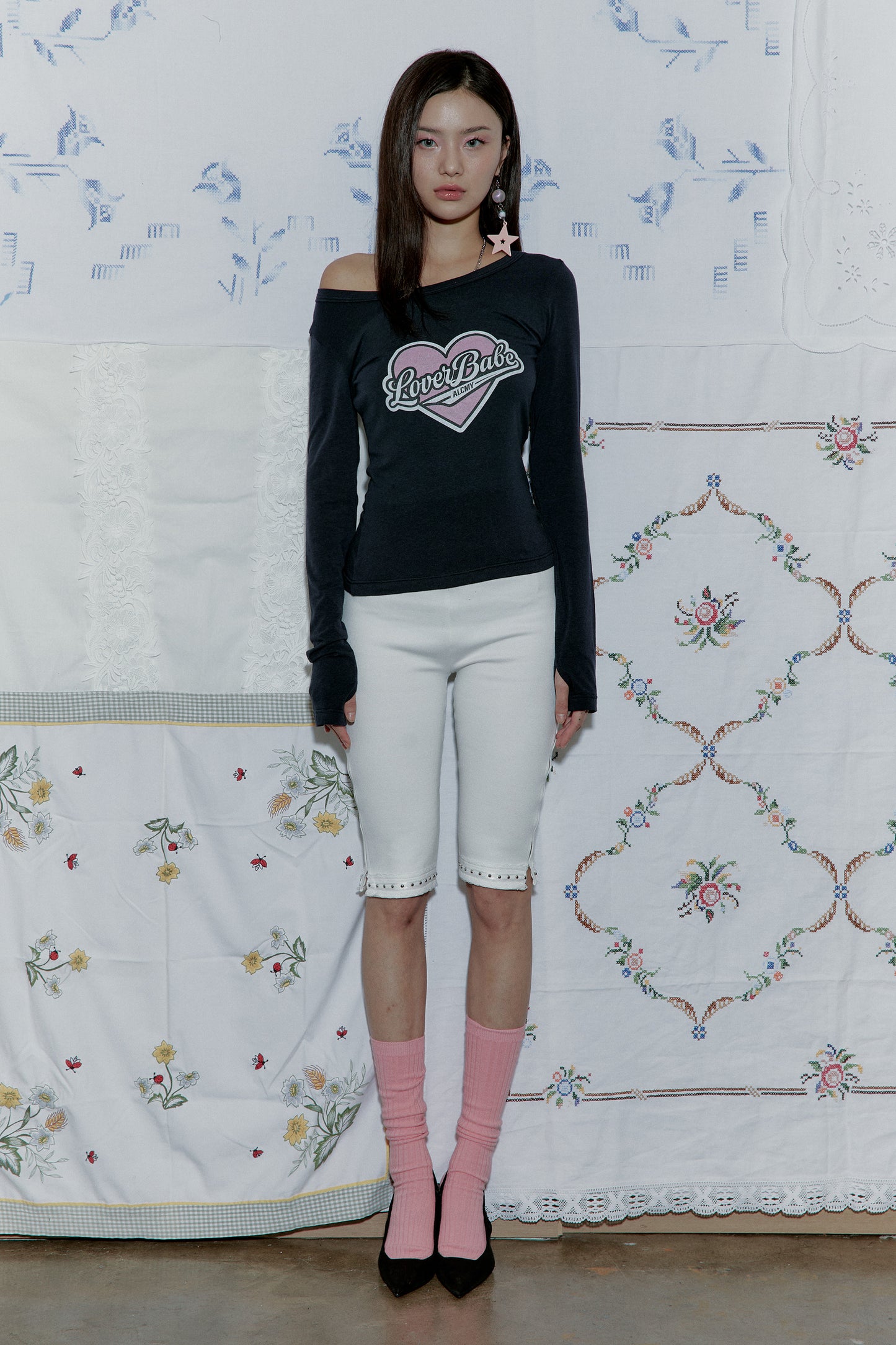 Side Hole Capri Pants (White)