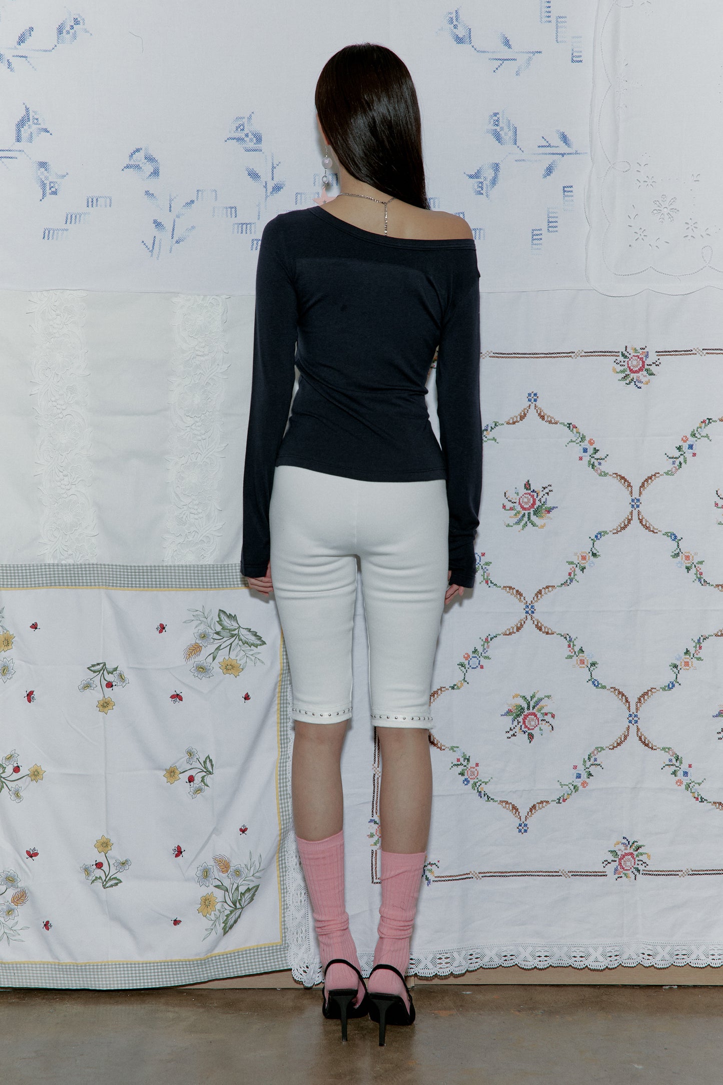 Side Hole Capri Pants (White)