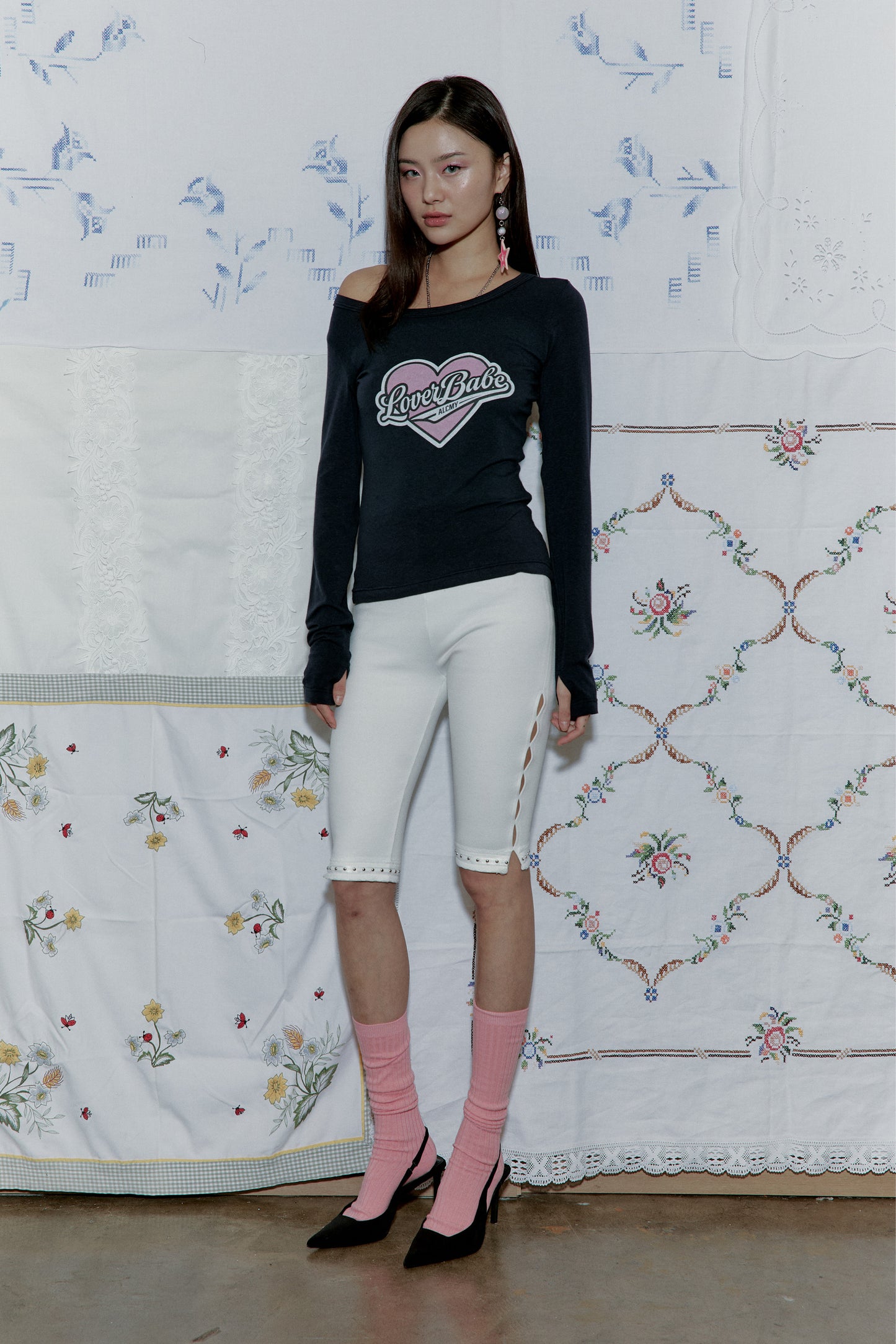 Side Hole Capri Pants (White)