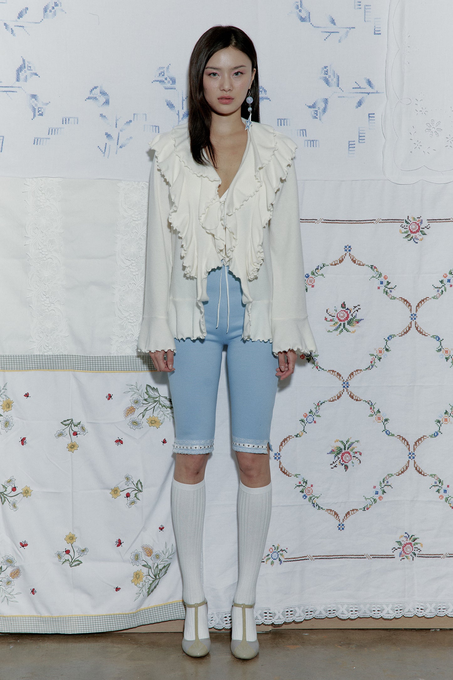 Side Hole Capri Pants (Light Blue)