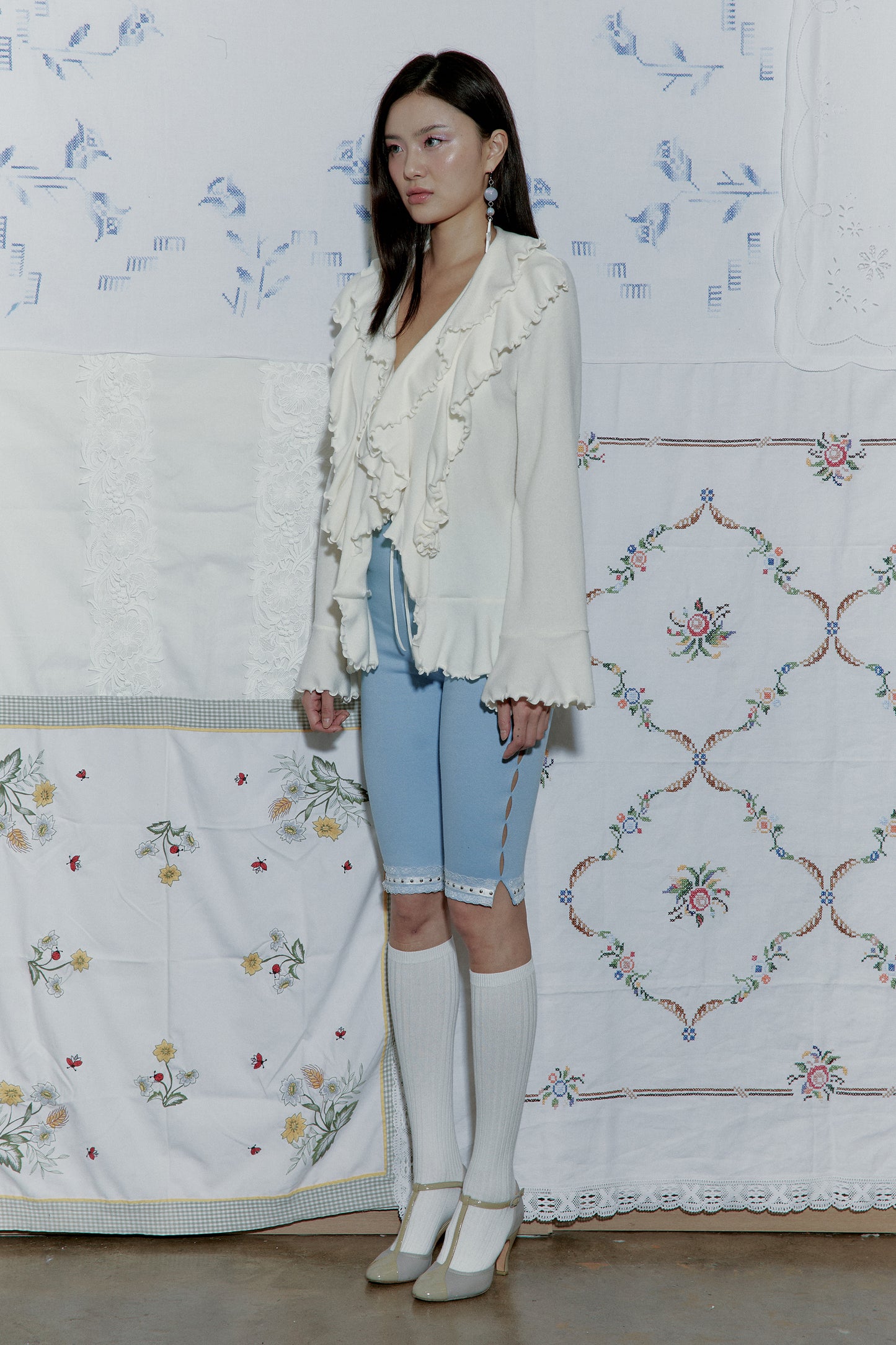 Side Hole Capri Pants (Light Blue)